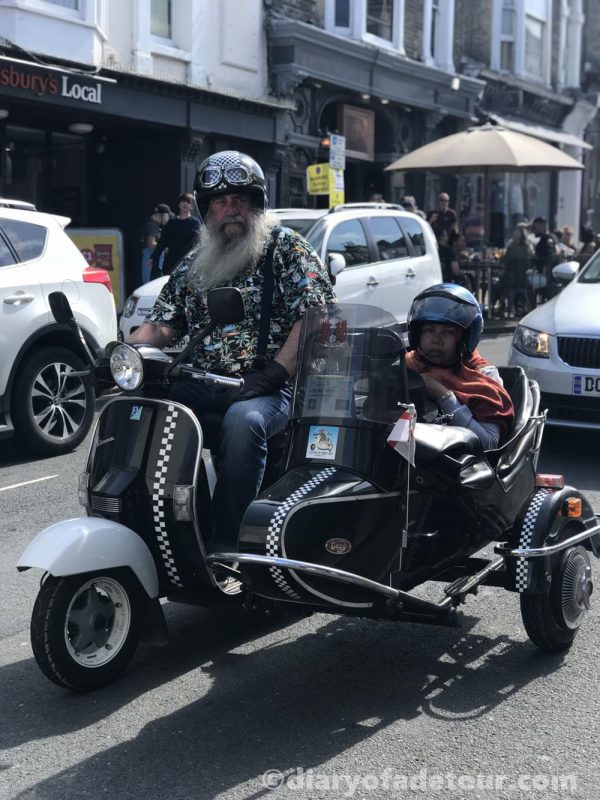 Scooter-sidecar-Vespa