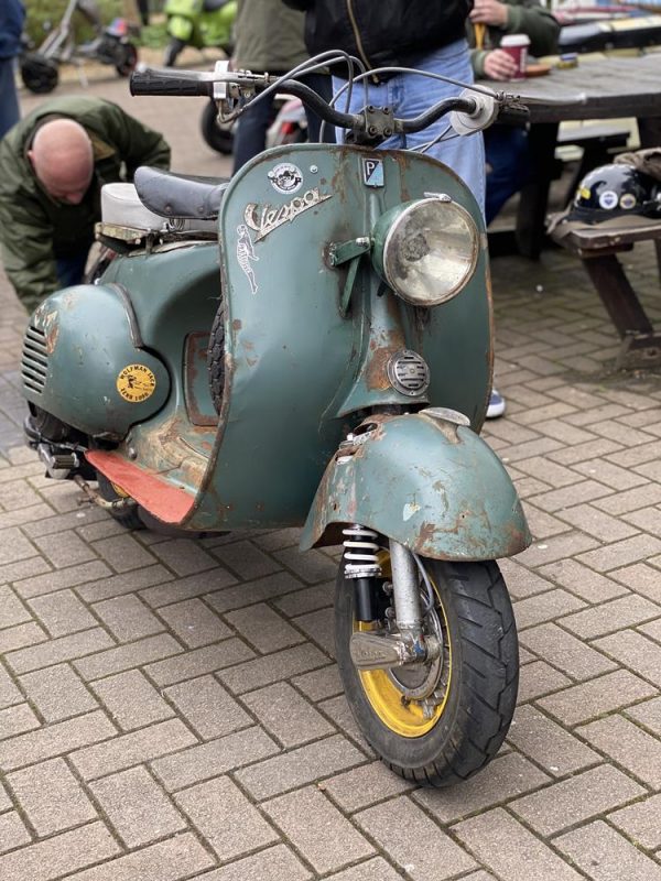 Classic-rat-rod-Vespa