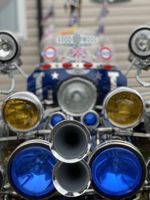 Mod-Lambretta-blue-lights